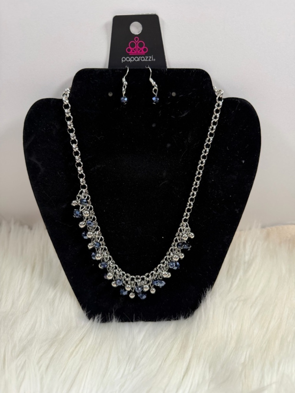 🩷5/$10🩷 Paparazzi Silver Chain Necklace and Earring Set with Navy Beads